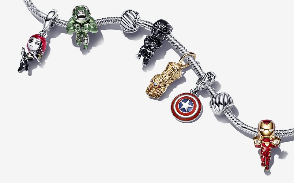 Avengers-inspirerede sølvarmbånd med charms med Marvel-helte