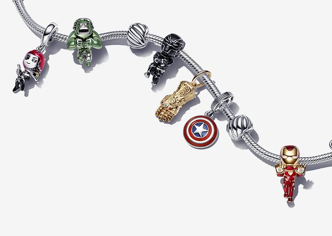 Silver Avengers-inspirerade armband med Marvel-hjältar
