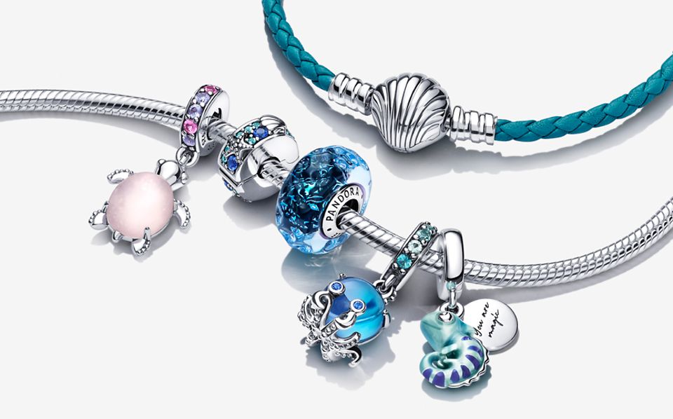 925 银手链和蓝色皮革手链，点缀海洋主题串饰