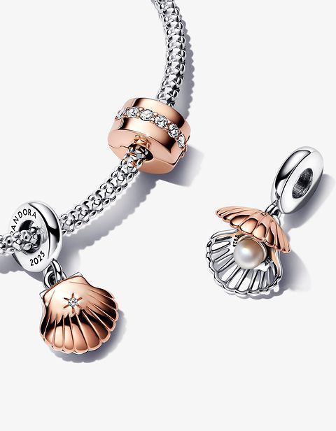 Sølvarmbånd med charms i sølv og rosaguldbelægning