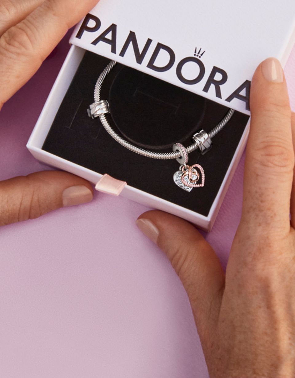 Pandora™ UK | Spend £99 and Receive a Free Bracelet