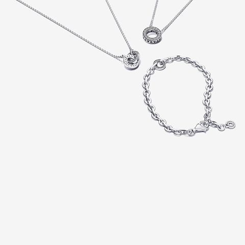 Zdjęcie 2 srebrnych naszyjników Pandora Signature i srebrnej bransoletki łańcuszkowej