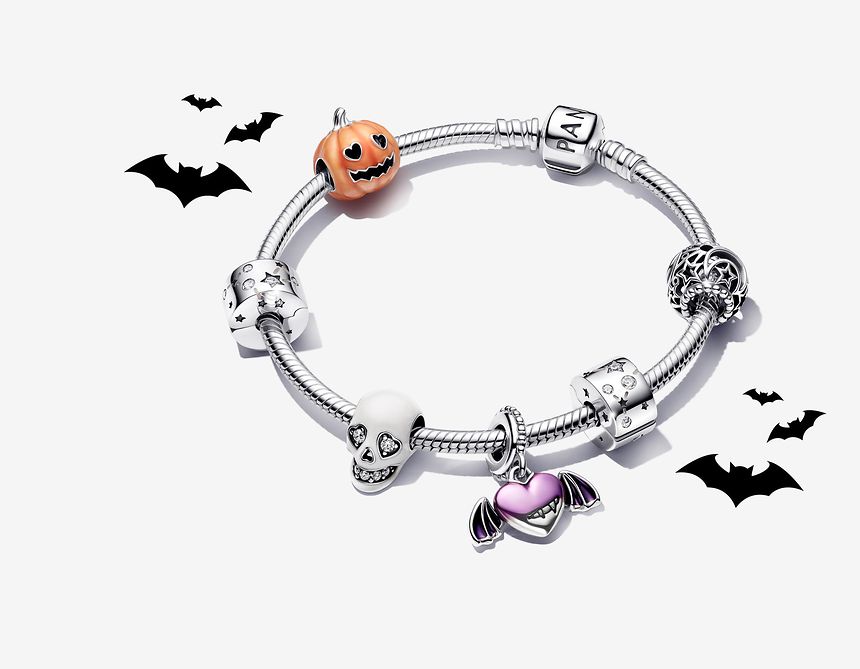 AW23_F_Halloween_Moments_01_grey_RGB_Extended_Feature_Bats_PLP