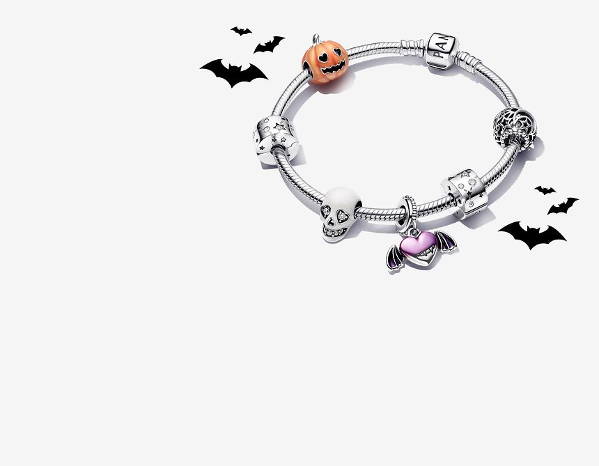 AW23_F_Halloween_Moments_01_grey_RGB_Extended_Feature_Bats_PLP