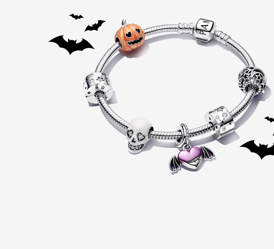 AW23_F_Halloween_Moments_01_grey_RGB_Extended_No_Glow_hero