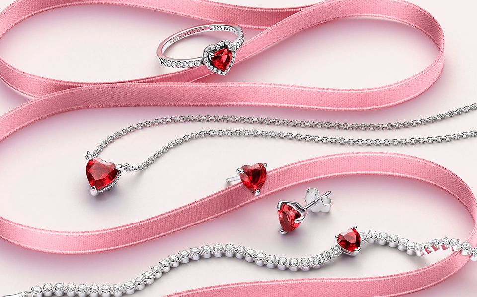 Elevated Heart Necklace | Pandora UK