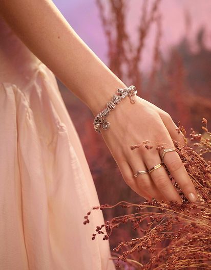Nouveau bracelet et nouveaux charms Pandora. Bague chevron scintillante et bagues multi-facettes de la Collection Automne 2019